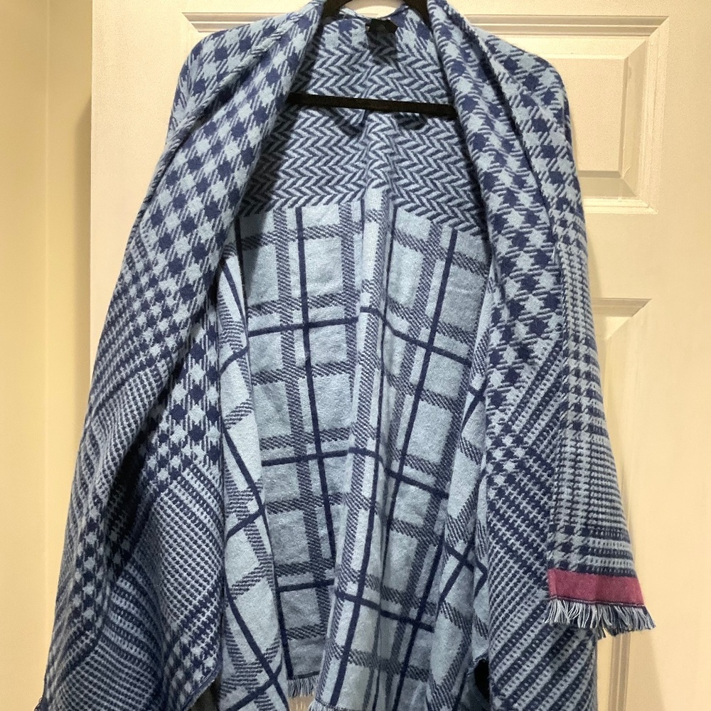 Blue Steve Madden Plaid Boho Granny Core Poncho Fringed Shawl ONE SIZE FITS MOST - Picture 6 of 6